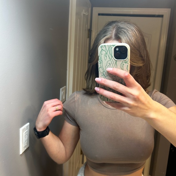 Aritzia TNA Ortiz tee!! - Picture 2 of 4